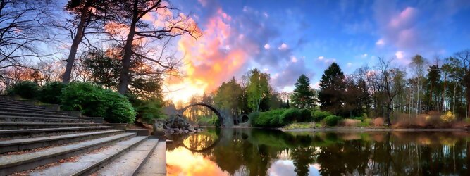 Trip Luxemburg Reisetipps - Teufelsbrücke wird die Rakotzbrücke in Kromlau, Deutschland, genannt. Ein mystischer, idyllischer wunderschöner Ort; eine wahre Augenweide, wenn sich der Brücken Rundbogen im See spiegelt und zum Kreis vervollständigt. Ein märchenhafter Besuch, im blühenden Azaleen & Rhododendron Park. Der Azaleen- und Rhododendronpark Kromlau ist ein ca. 200 ha großer Landschaftspark im Ortsteil Kromlau der Gemeinde Gablenz im Landkreis Görlitz. Er gilt als die größte Rhododendren-Freilandanlage als Landschaftspark in Deutschland und ist bei freiem Eintritt immer geöffnet. Im Jahr 1842 erwarb der Großgrundbesitzer Friedrich Hermann Rötschke, ein Zeitgenosse des Landschaftsgestalters Hermann Ludwig Heinrich Fürst von Pückler-Muskau, das Gut Kromlau.